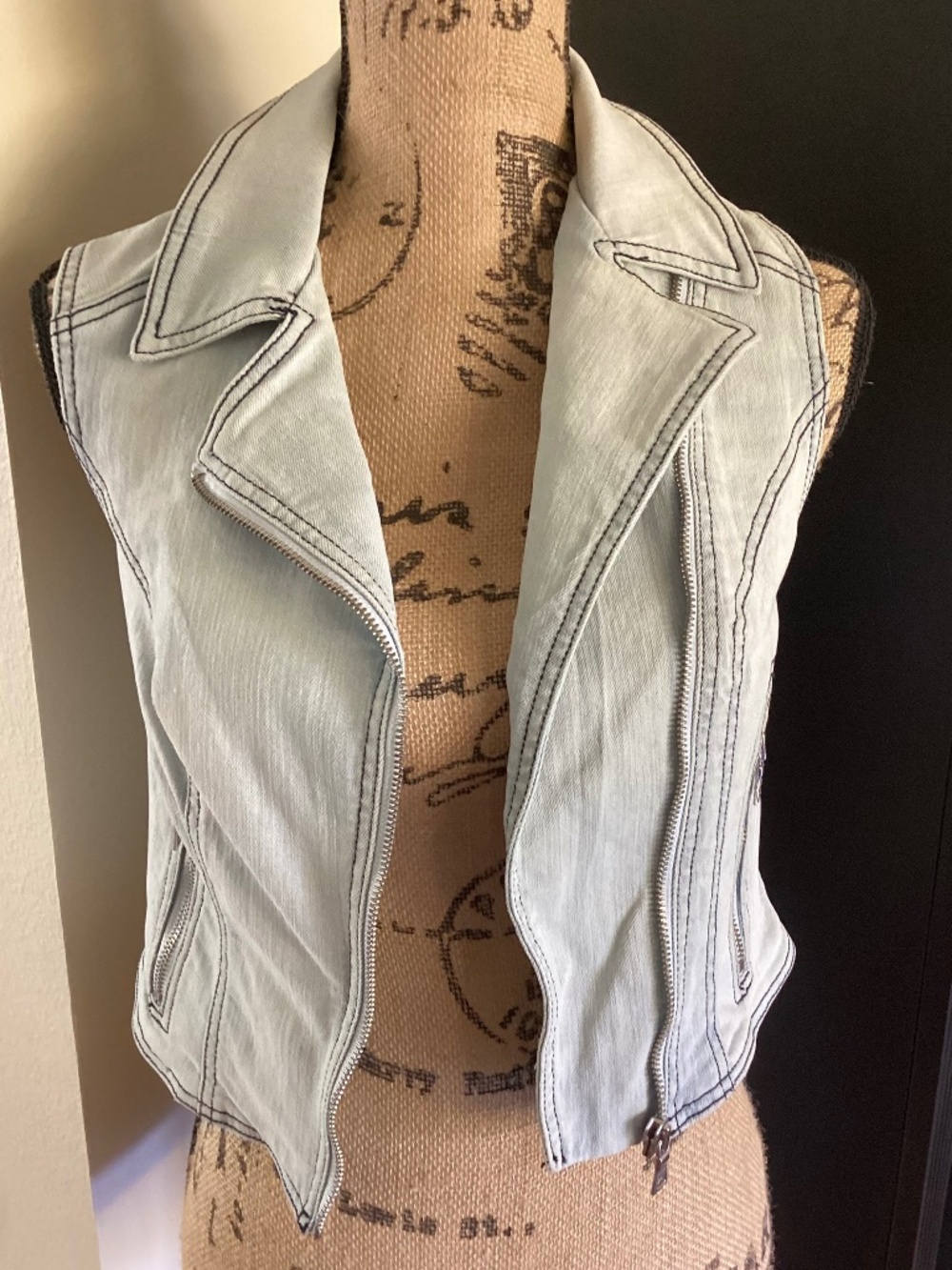 Sam Edelman Light Blue Denim Wash Fitted Sleeveless Vest Sz Small